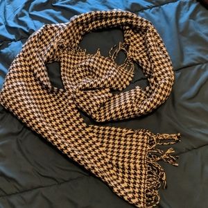 VTG houndstooth scarf